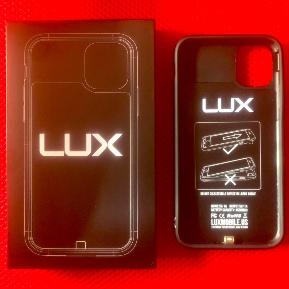 Black iPhone 11 Charging Case LUX